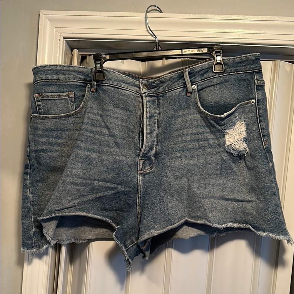 Good American Bombshell Distressed Cutoff Denim Shorts - Jean shorts, plus size